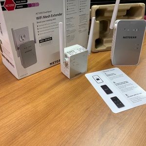 NETGEAR AC1200 Dual Band WiFi MESH Extender EX6150. Plus AC1200 WiFi Extender.